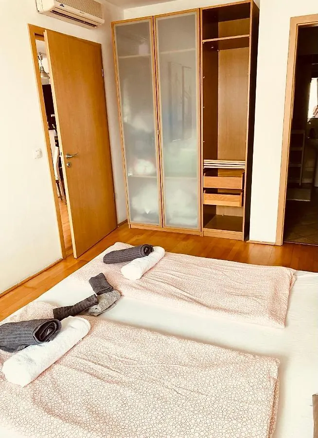 Remo'S Apartment By Gozsdu Budapest Hungary